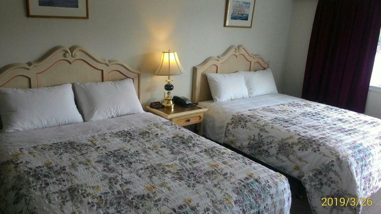 Round-Up Motel Clinton エクステリア 写真